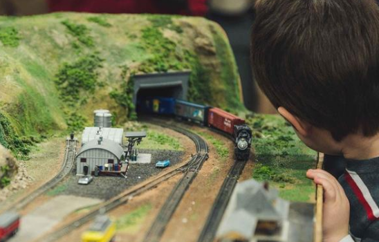 房開(kāi)企業(yè)將幼兒園無(wú)償移交給政府的進(jìn)項(xiàng)能否抵扣、是否需視同銷(xiāo)售