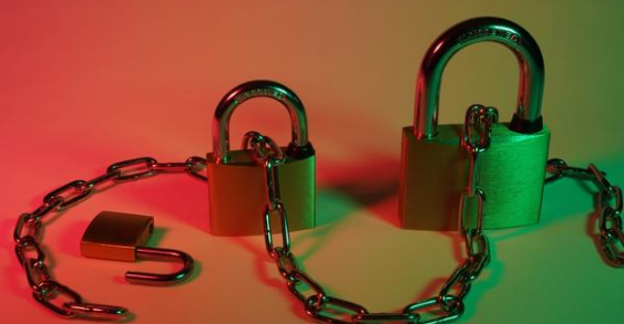 存在真實交易，但接受了虛開的增值稅發(fā)票，也構(gòu)成犯罪嗎？